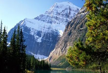 韦尔成为历史第三位单场100%命中率、0失误且取得两双数据的新秀球员.